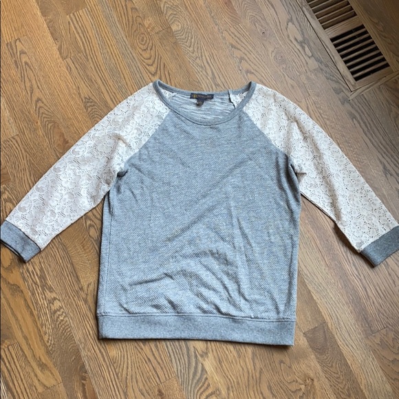 Women’s top with crocheted sleeves, size small - Picture 1 of 4